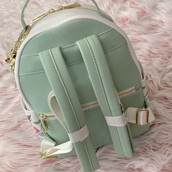 BNWT!✨ 🌺SUPER RARE HTF🌺 Gorgeous Disney Villains Floral Backpack - Picture 2 of 10